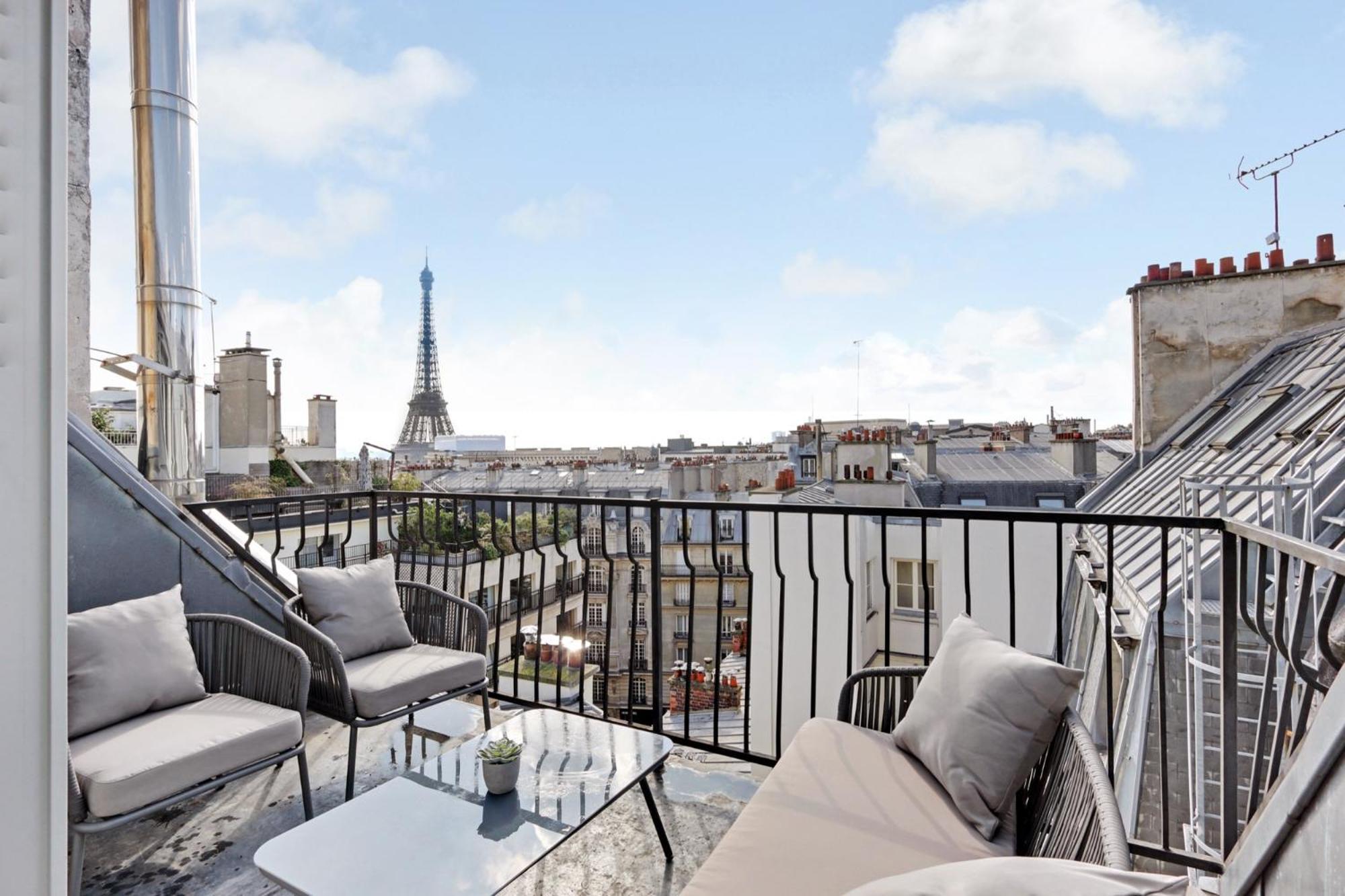 Eiffel Tower View * Parijs