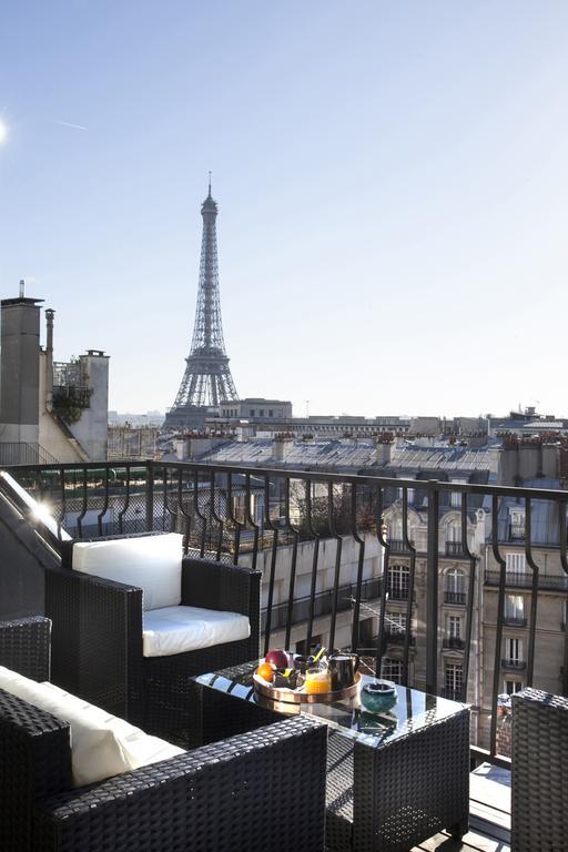 Eiffel Tower View * Parijs
